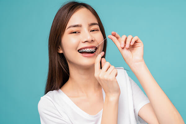 Your Dental Practice Explains the Correct Way to Floss